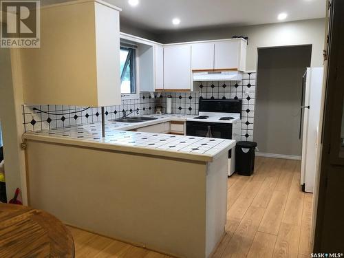 421 113Th Street W, Saskatoon, SK - Indoor Photo Showing Kitchen