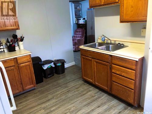 421 113Th Street W, Saskatoon, SK - Indoor Photo Showing Kitchen With Double Sink