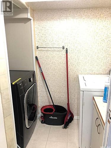 421 113Th Street W, Saskatoon, SK - Indoor Photo Showing Laundry Room