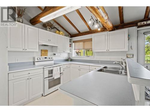 4805 Foley Road, Kamloops, BC - Indoor Photo Showing Kitchen With Double Sink