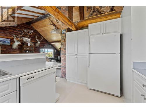 4805 Foley Road, Kamloops, BC - Indoor Photo Showing Kitchen