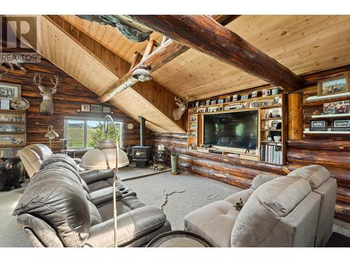 4805 Foley Road, Kamloops, BC - Indoor Photo Showing Living Room