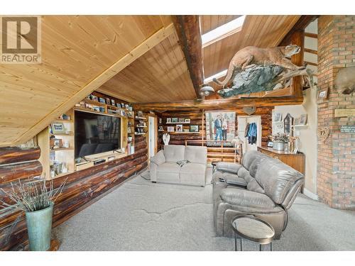 4805 Foley Road, Kamloops, BC - Indoor Photo Showing Living Room