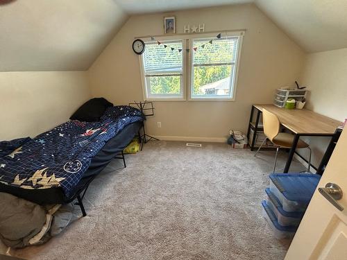 619 11Th Avenue, Castlegar, BC - Indoor Photo Showing Bedroom