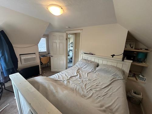 619 11Th Avenue, Castlegar, BC - Indoor Photo Showing Bedroom