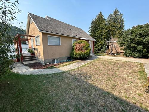 619 11Th Avenue, Castlegar, BC - Outdoor