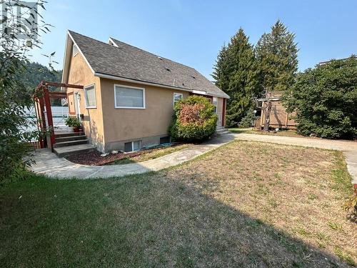 619 11Th Avenue, Castlegar, BC - Outdoor