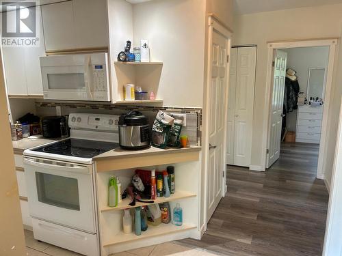 619 11Th Avenue, Castlegar, BC - Indoor Photo Showing Kitchen