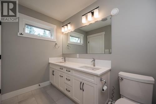 569 Alward Street, Prince George, BC - Indoor Photo Showing Bathroom