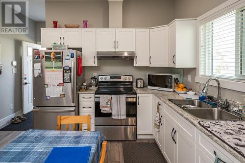 569 Alward Street, Prince George, BC - Indoor Photo Showing Kitchen With Double Sink