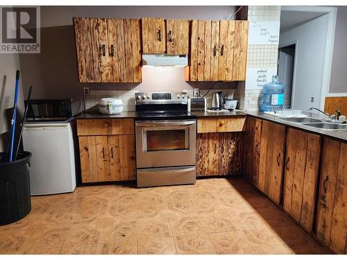 9247 Nazko Road, Quesnel, BC - Indoor Photo Showing Kitchen With Double Sink