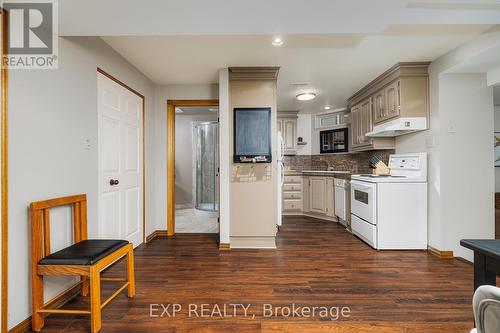 6 Clydebank Drive, Cambridge, ON - Indoor Photo Showing Kitchen