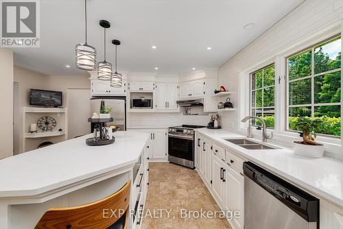 6 Clydebank Drive, Cambridge, ON - Indoor Photo Showing Kitchen With Stainless Steel Kitchen With Double Sink With Upgraded Kitchen