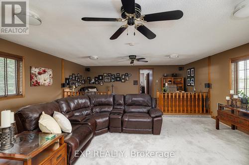 6 Clydebank Drive, Cambridge, ON - Indoor Photo Showing Living Room