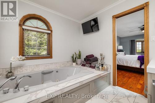 6 Clydebank Drive, Cambridge, ON - Indoor Photo Showing Bathroom