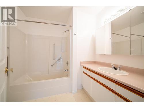 3805 30 Avenue Unit# 112, Vernon, BC - Indoor Photo Showing Bathroom