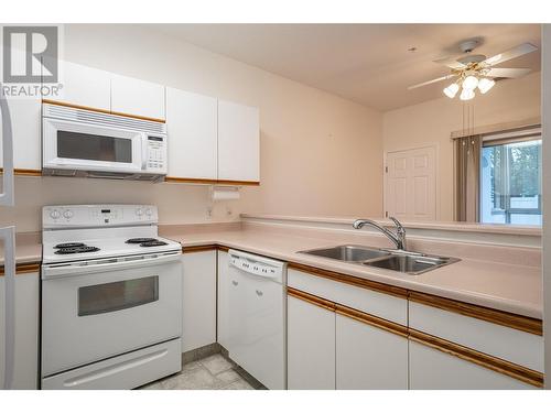 3805 30 Avenue Unit# 112, Vernon, BC - Indoor Photo Showing Kitchen With Double Sink