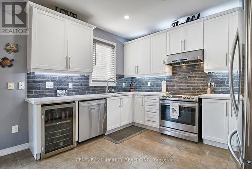 2086 Secretariat Avenue, Oshawa (Windfields), ON - Indoor Photo Showing Kitchen With Upgraded Kitchen