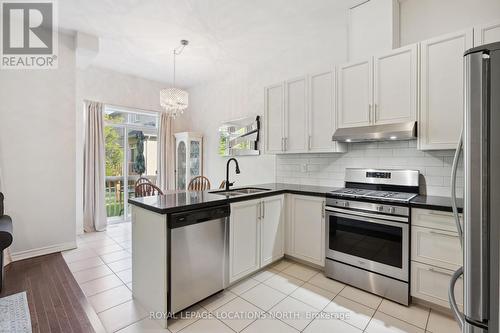 6 Blasi Court, Wasaga Beach, ON - Indoor Photo Showing Kitchen With Double Sink With Upgraded Kitchen