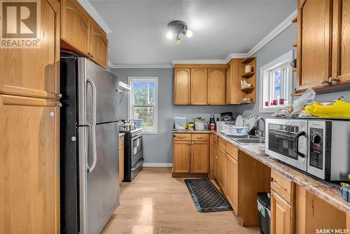 111 I Avenue S, Saskatoon, SK - Indoor Photo Showing Kitchen With Double Sink