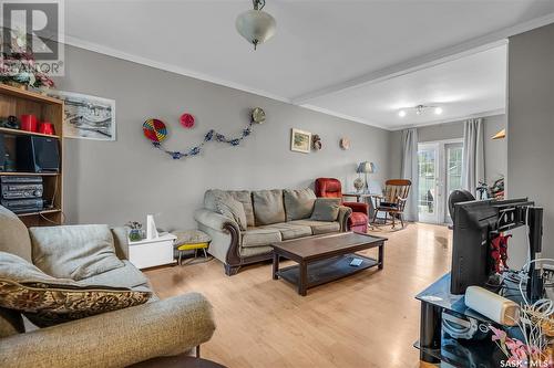 111 I Avenue S, Saskatoon, SK - Indoor Photo Showing Living Room