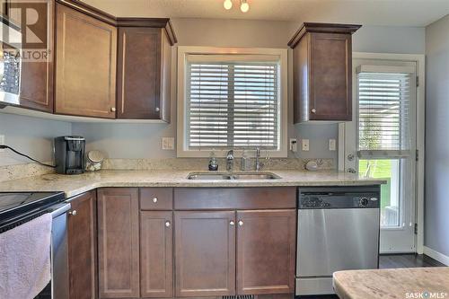 46 4101 Preston Crescent, Regina, SK - Indoor Photo Showing Kitchen With Double Sink