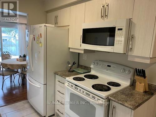 23 - 2 Bernick Drive, Barrie, ON - Indoor Photo Showing Kitchen