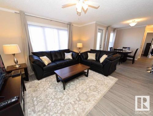 607/609 Kaybob Dr, Fox Creek, AB - Indoor Photo Showing Living Room