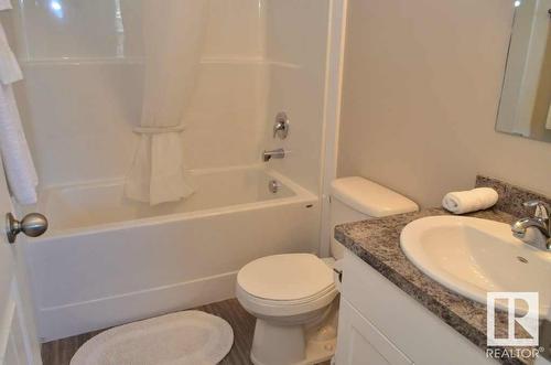 607/609 Kaybob Dr, Fox Creek, AB - Indoor Photo Showing Bathroom