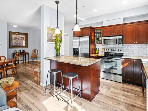 107-201 Nursery Hill Dr, View Royal, BC - Indoor Photo Showing Kitchen