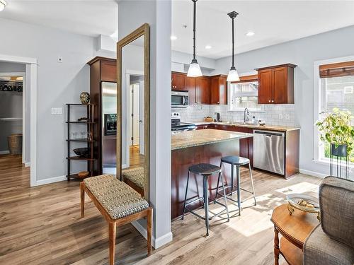 107-201 Nursery Hill Dr, View Royal, BC - Indoor Photo Showing Kitchen