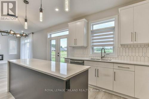 51 Elliott Street, Strathroy-Caradoc (Se), ON - Indoor Photo Showing Kitchen With Double Sink With Upgraded Kitchen