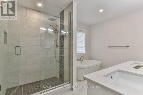 51 Elliott Street, Strathroy-Caradoc (Se), ON - Indoor Photo Showing Bathroom