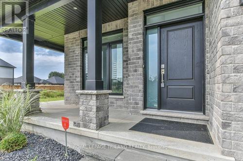 51 Elliott Street, Strathroy-Caradoc (Se), ON - Outdoor