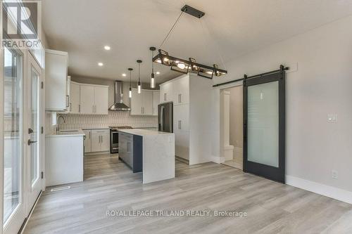 51 Elliott Street, Strathroy-Caradoc (Se), ON - Indoor Photo Showing Kitchen