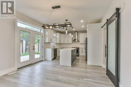 51 Elliott Street, Strathroy-Caradoc (Se), ON - Indoor Photo Showing Kitchen