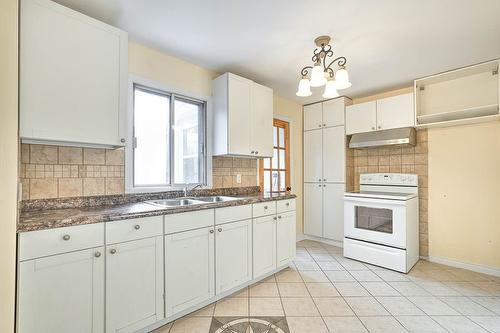 Cuisine - 6894 Rue Lemieux, Montréal (Côte-Des-Neiges/Notre-Dame-De-Grâce), QC - Indoor Photo Showing Kitchen With Double Sink