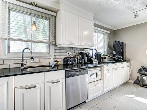 Cuisine - 1002  - 1006 Av. Du Parc, Laval (Saint-Vincent-De-Paul), QC - Indoor Photo Showing Kitchen