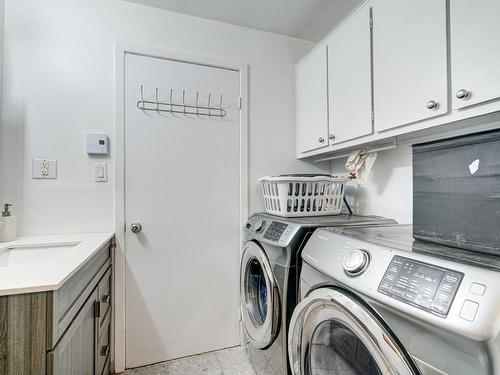 Salle de bains - 1002  - 1006 Av. Du Parc, Laval (Saint-Vincent-De-Paul), QC - Indoor Photo Showing Laundry Room