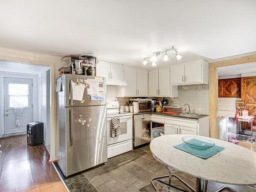 Cuisine - 1002  - 1006 Av. Du Parc, Laval (Saint-Vincent-De-Paul), QC - Indoor Photo Showing Kitchen