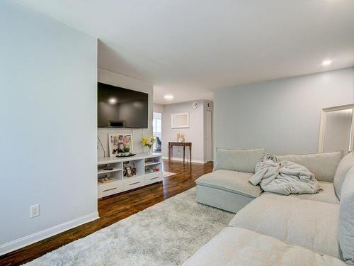 Salon - 1002  - 1006 Av. Du Parc, Laval (Saint-Vincent-De-Paul), QC - Indoor Photo Showing Living Room