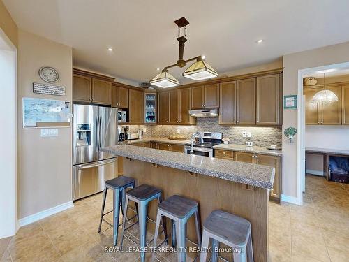 355 Giddings Cres, Milton, ON - Indoor Photo Showing Kitchen With Stainless Steel Kitchen