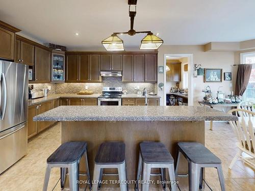 355 Giddings Cres, Milton, ON - Indoor Photo Showing Kitchen With Stainless Steel Kitchen With Upgraded Kitchen