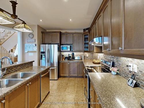 355 Giddings Cres, Milton, ON - Indoor Photo Showing Kitchen With Stainless Steel Kitchen With Double Sink