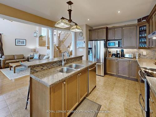 355 Giddings Cres, Milton, ON - Indoor Photo Showing Kitchen With Stainless Steel Kitchen With Double Sink