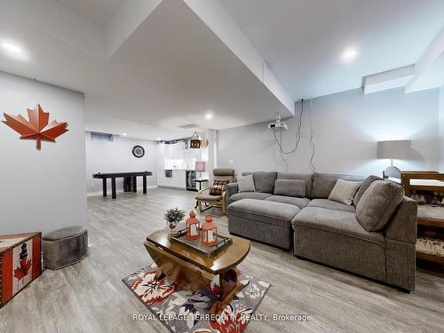 355 Giddings Cres, Milton, ON - Indoor Photo Showing Living Room