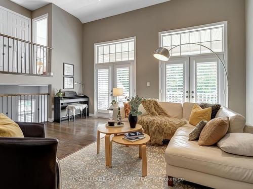 3258 Munson Cres, Burlington, ON - Indoor Photo Showing Living Room