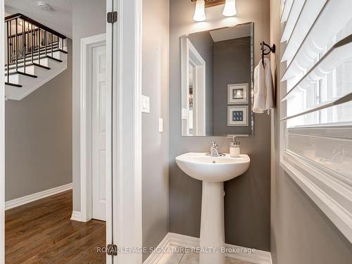 3258 Munson Cres, Burlington, ON - Indoor Photo Showing Bathroom