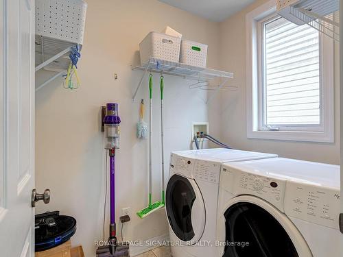 3258 Munson Cres, Burlington, ON - Indoor Photo Showing Laundry Room