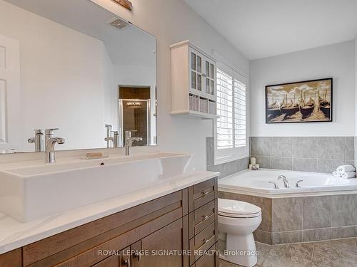 3258 Munson Cres, Burlington, ON - Indoor Photo Showing Bathroom